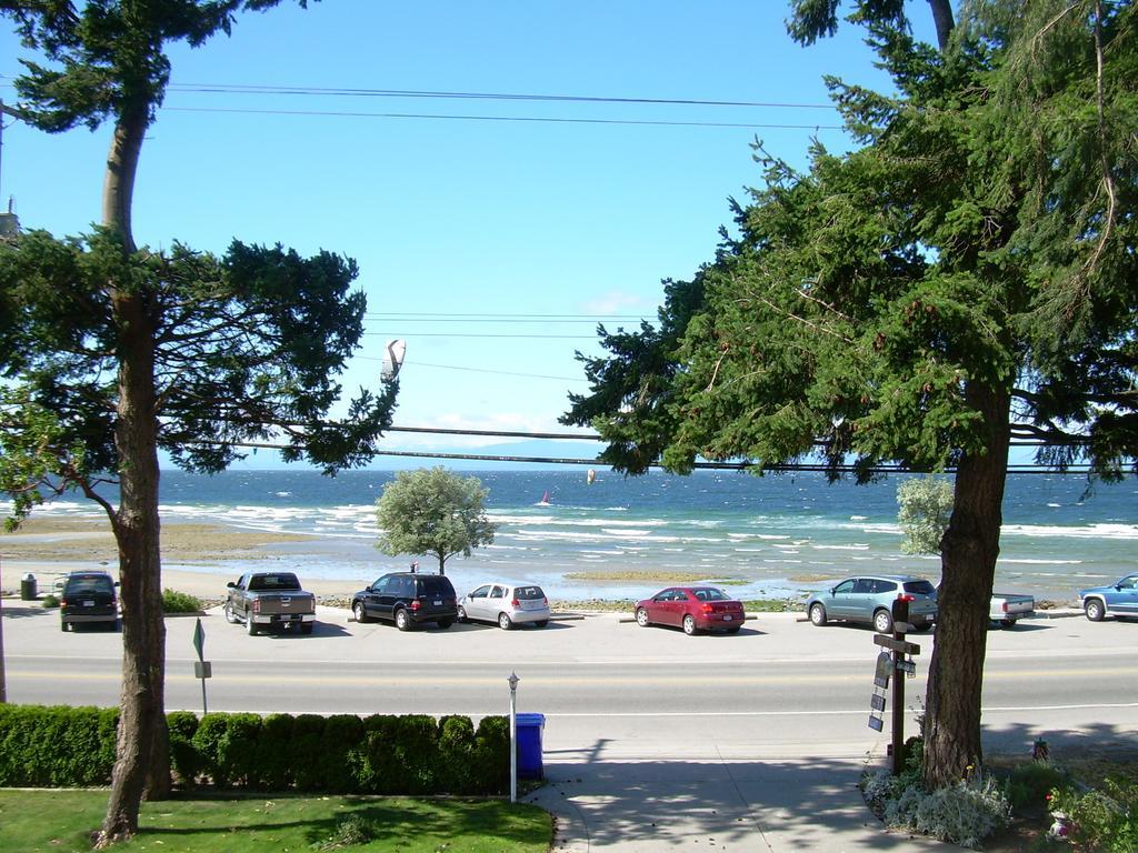 Davis Bay Bed & Breakfast Sechelt Exterior photo